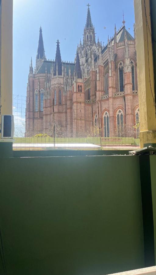 Departamento Temporal Catedral Con Cochera A 100 Metros Para Autos Chicos - Medianos La Plata Bagian luar foto